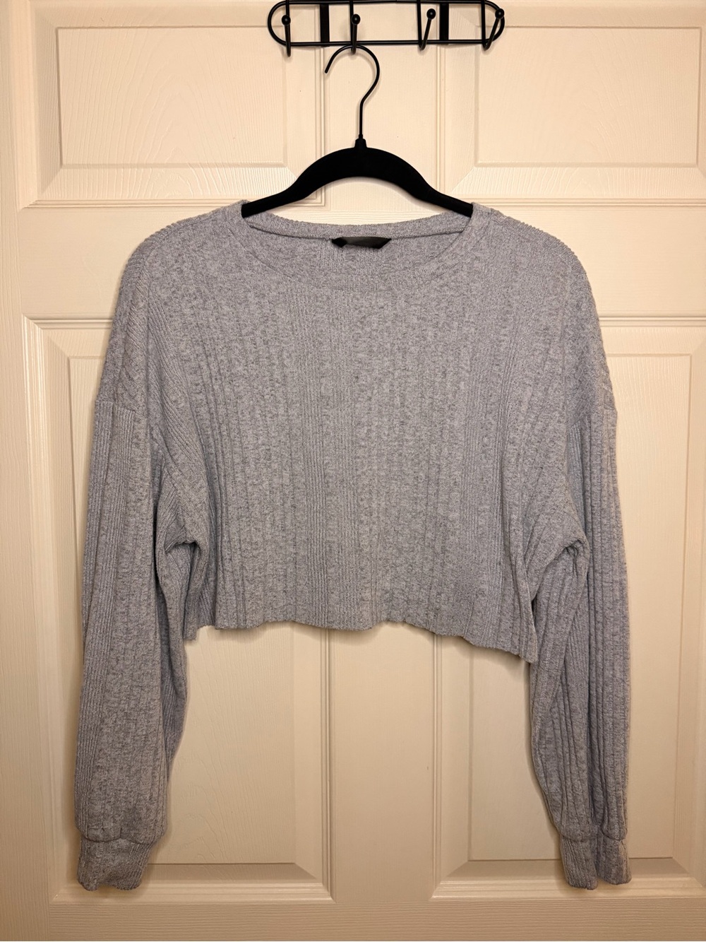 Women’s Gray Cropped Ribbed Sweater – Size Medium